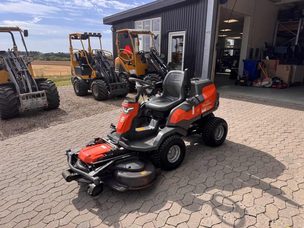 Husqvarna R420TsX AWD